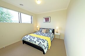 Modern 6BRM House Big Group at Pakenham