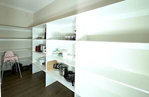 Modern 6BRM House Big Group at Pakenham