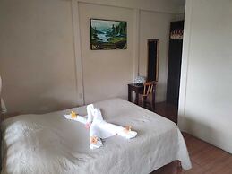 Cabinas las Manzanas Bed y Breakfast