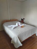 Cabinas las Manzanas Bed y Breakfast