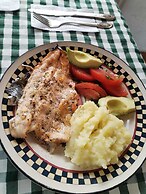 Cabinas las Manzanas Bed y Breakfast