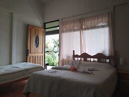 Cabinas las Manzanas Bed y Breakfast
