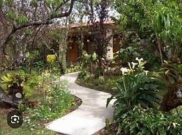 Cabinas las Manzanas Bed y Breakfast
