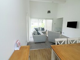 Harcombe House Bungalow 1