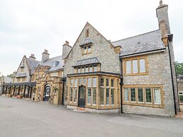 Harcombe House Bungalow 1