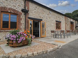 Harcombe House Bungalow 5