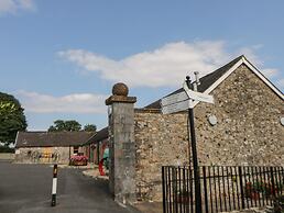 Harcombe House Bungalow 9