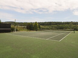 Harcombe House Bungalow 12