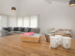 Harcombe House Bungalow 12