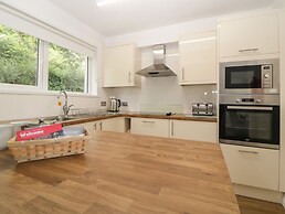 Harcombe House Bungalow 12