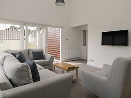 Harcombe House Bungalow 11