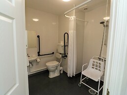 Harcombe House Bungalow 11