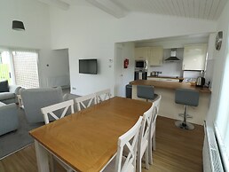 Harcombe House Bungalow 11