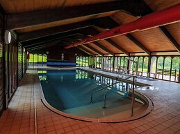 Harcombe House Bungalow 11