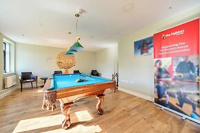 Marine Court Three Bedroom Second-floor Apartment 32