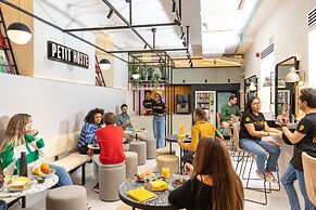 Petit Hostel Palacio Real