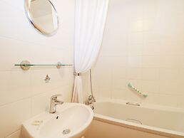 Flat 33 - Marine Court