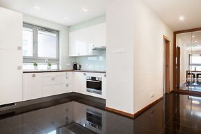 Apartment Jeziorańskiego by Renters