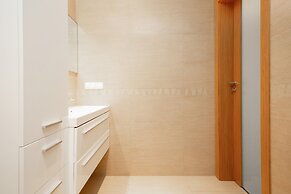 Apartment Jeziorańskiego by Renters