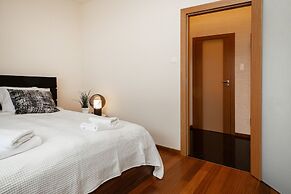 Apartment Jeziorańskiego by Renters