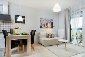 Warsaw Apartment Obozowa by Renters
