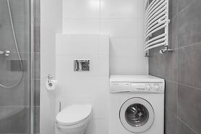 Warsaw Apartment Obozowa by Renters