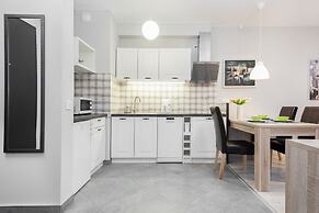 Warsaw Apartment Obozowa by Renters