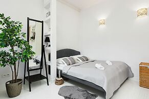 Mariensztat Warsaw by Renters