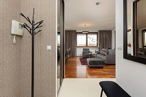 Obrzeżna Apartment by Renters