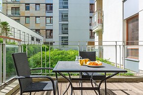 Obrzeżna Apartment by Renters