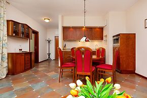 Obrzeżna Apartment by Renters