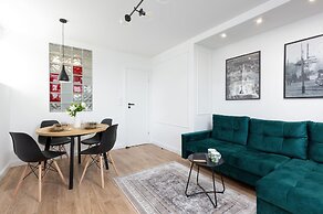 Apartment Popiełuszki Warsaw by Renters