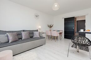 Apartment Popiełuszki Warsaw by Renters