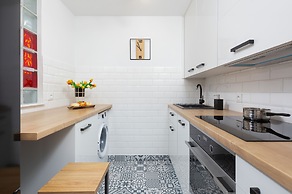 Apartment Popiełuszki Warsaw by Renters
