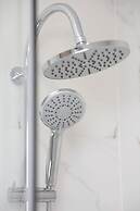 Apartment Popiełuszki Warsaw by Renters