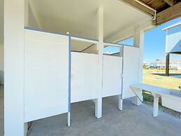 Beach'n Inn 3 Bedroom Home by RedAwning