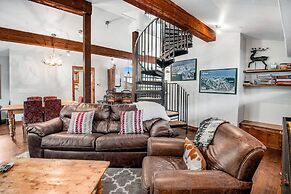 Bridge St. Condominium R2 3 Bedroom Condo by RedAwning