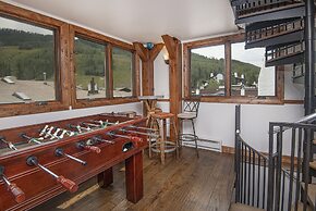 Bridge St. Condominium R2 3 Bedroom Condo by RedAwning