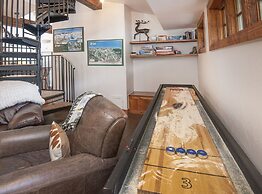 Bridge St. Condominium R2 3 Bedroom Condo by RedAwning