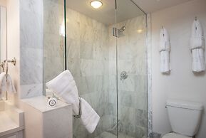 Bridge St. Condominium R2 3 Bedroom Condo by RedAwning