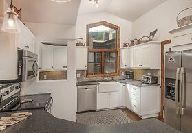 Bridge St. Condominium R2 3 Bedroom Condo by RedAwning