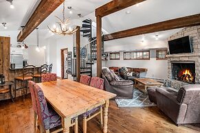 Bridge St. Condominium R2 3 Bedroom Condo by RedAwning