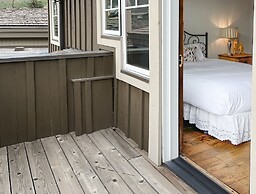 Bridge St. Condominium R2 3 Bedroom Condo by RedAwning