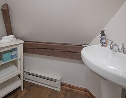 Bridge St. Condominium R2 3 Bedroom Condo by RedAwning