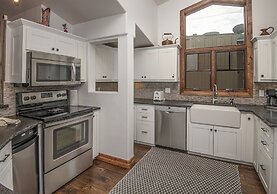 Bridge St. Condominium R2 3 Bedroom Condo by RedAwning