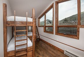 Bridge St. Condominium R2 3 Bedroom Condo by RedAwning