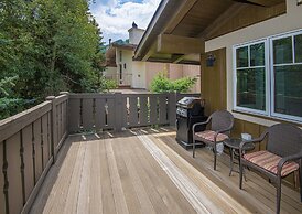 Bridge St. Condominium R2 3 Bedroom Condo by RedAwning