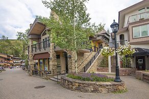 Bridge St. Condominium R2 3 Bedroom Condo by RedAwning