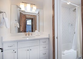 Bridge St. Condominium R2 3 Bedroom Condo by RedAwning