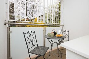 Schillera Apartment by Renters